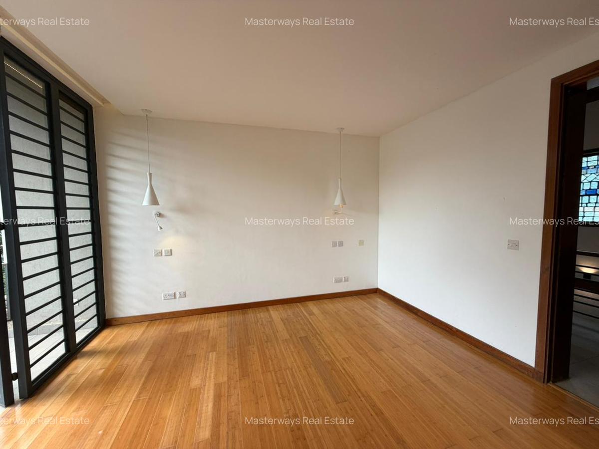 3 Bed House with En Suite in Rosslyn - 17