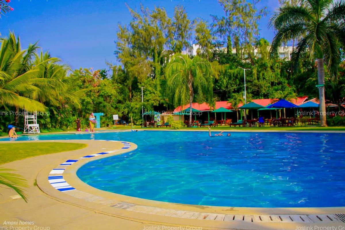 Serviced 3 Bed Apartment with En Suite in Nyali Area - 4