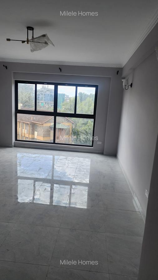 Serviced 2 Bed Apartment with En Suite at Brookside Drive - 8