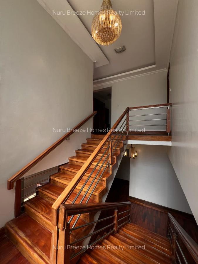 4 Bed House with En Suite in Runda - 12