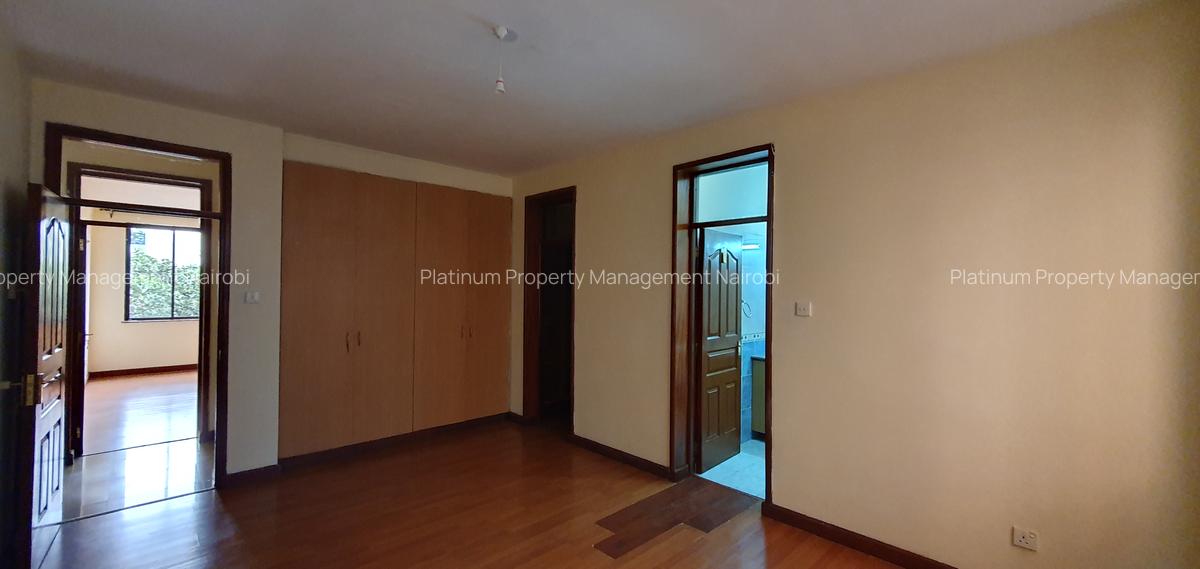 4 Bed Apartment with En Suite in Parklands - 17