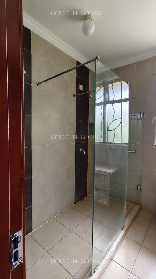 4 Bed House with En Suite at Ridgeways - 18