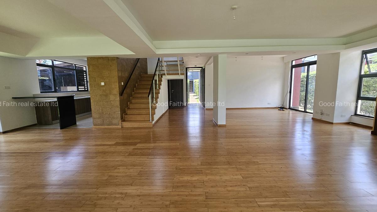 4 Bed House with En Suite in Garden Estate - 18