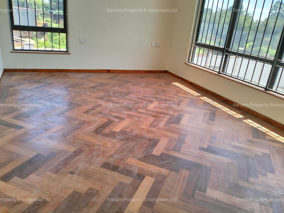 5 Bed Townhouse with En Suite in Kyuna - 6