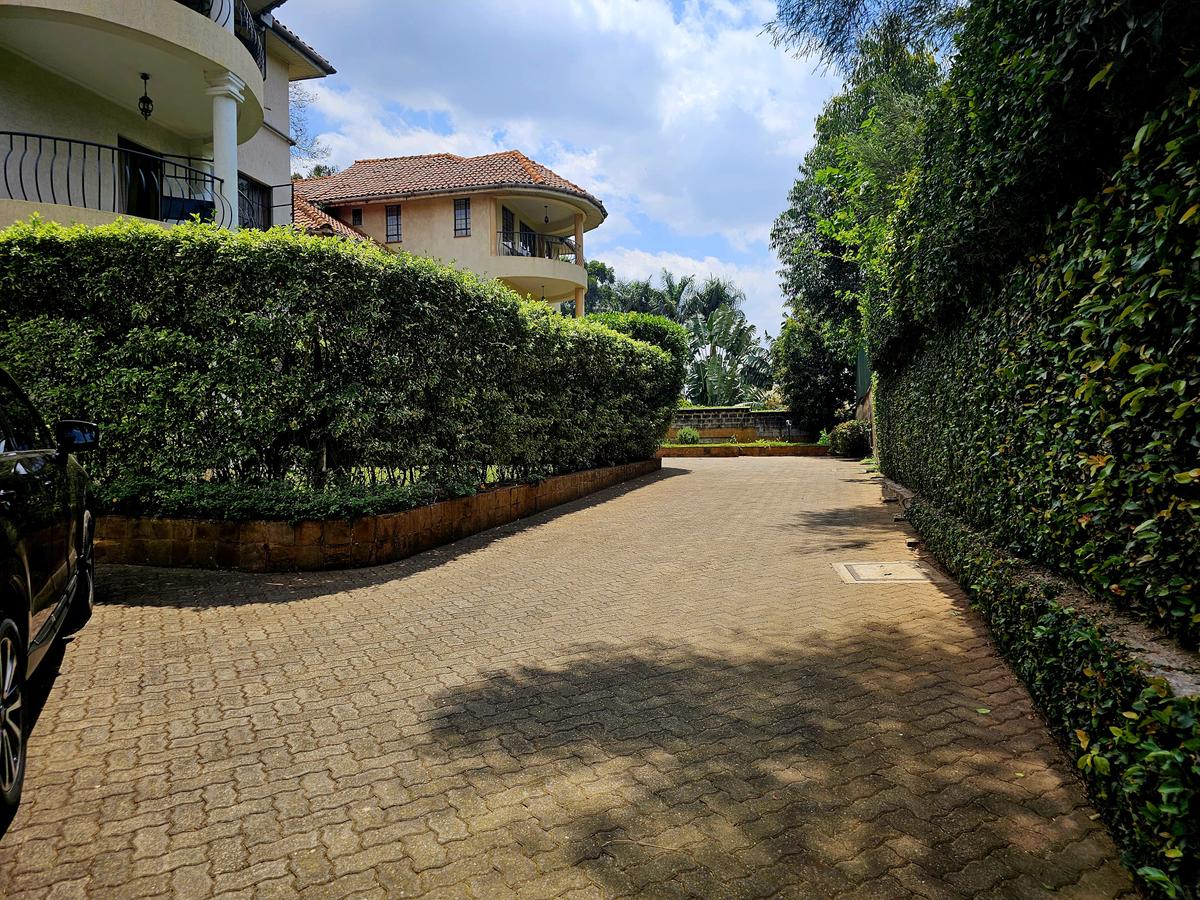 5 Bed Townhouse with En Suite at Lavington - 9