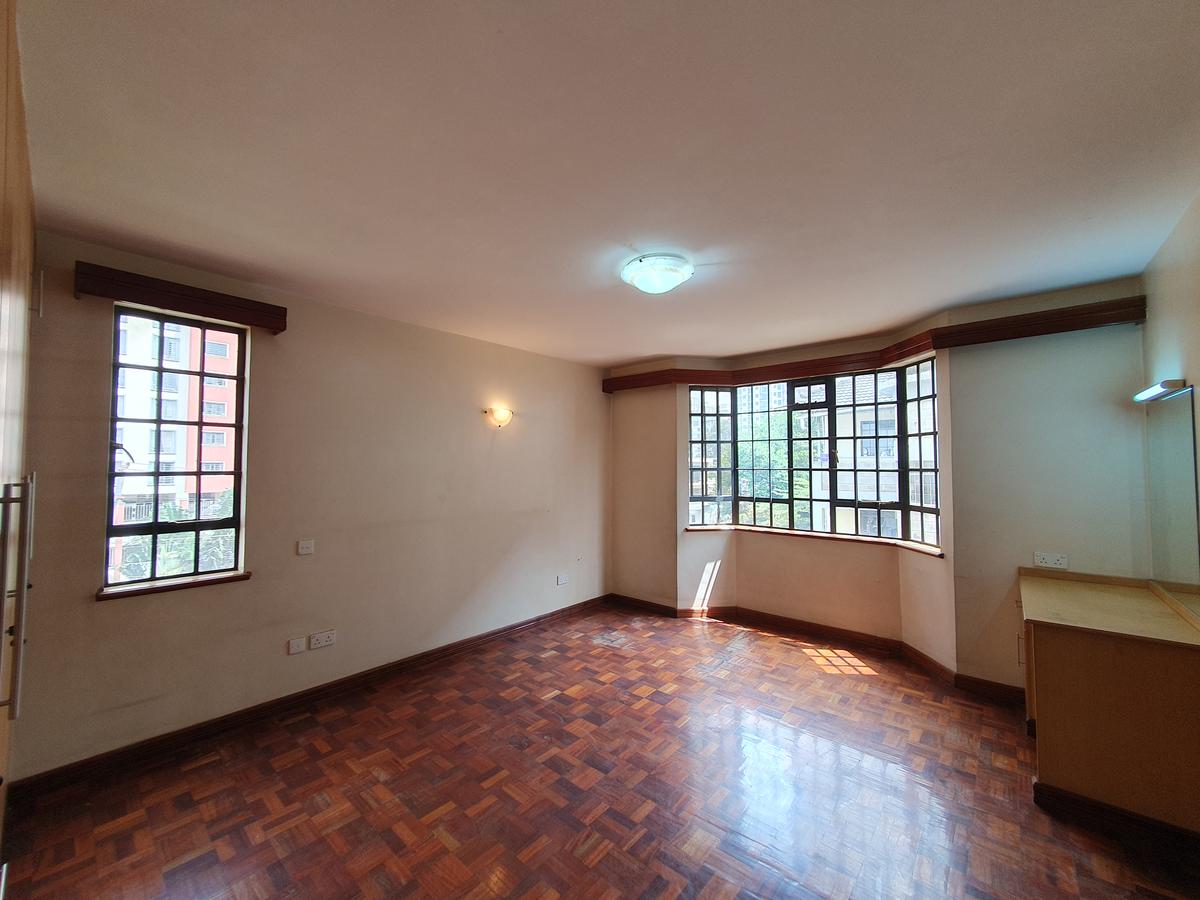 3 Bed Apartment with En Suite in Parklands - 16