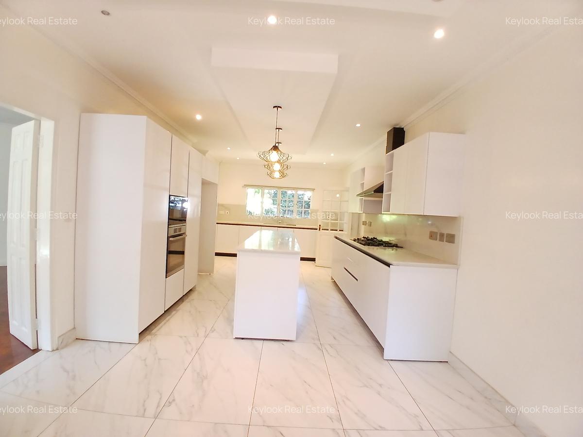 4 Bed House with En Suite at Lavington Green - 14