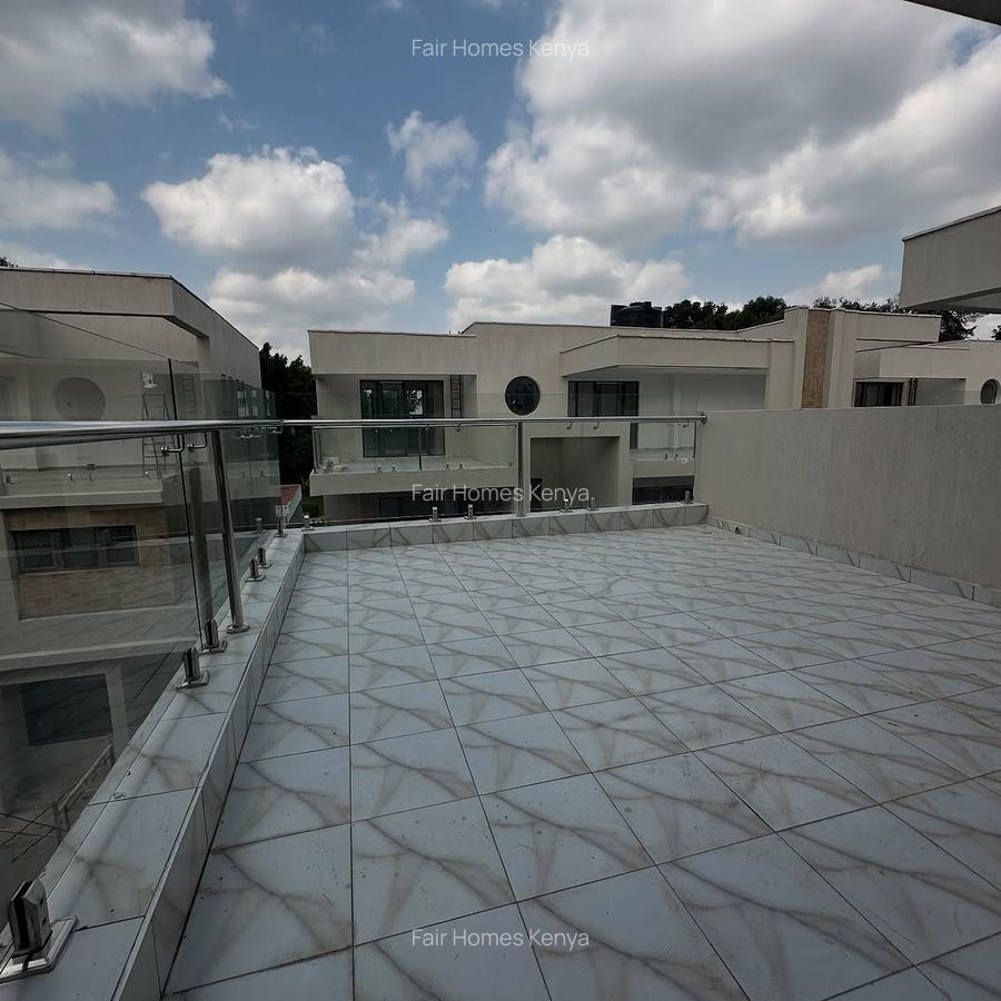 5 Bed Townhouse with En Suite at Lavington Green - 16