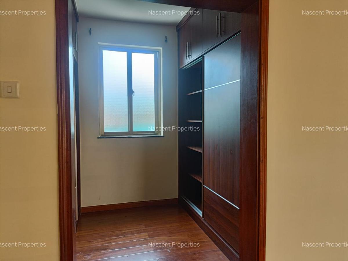 5 Bed Townhouse with En Suite in Lavington - 7