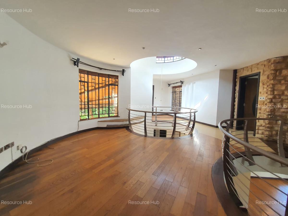 4 Bed House with En Suite at Lake View - 10