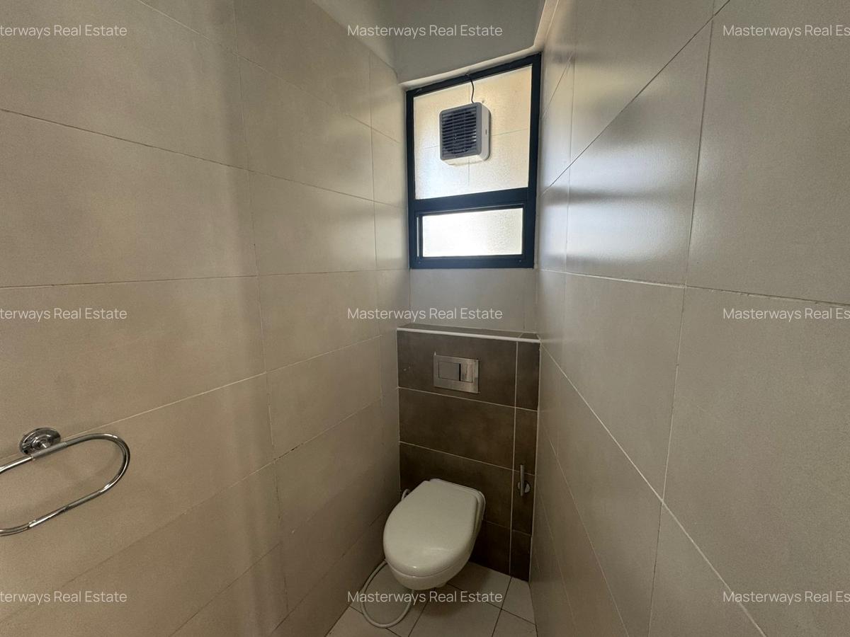 2 Bed Apartment with En Suite in Hurlingham - 10