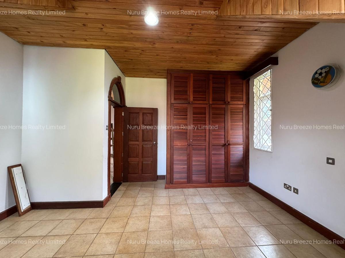 5 Bed Townhouse with En Suite in Rosslyn - 13