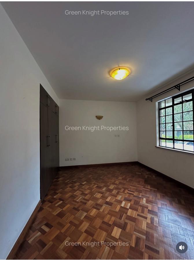 4 Bed House with En Suite in Lavington - 8