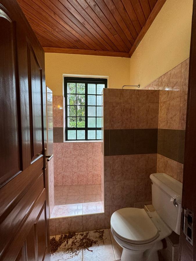 5 Bed House with En Suite in Runda - 20