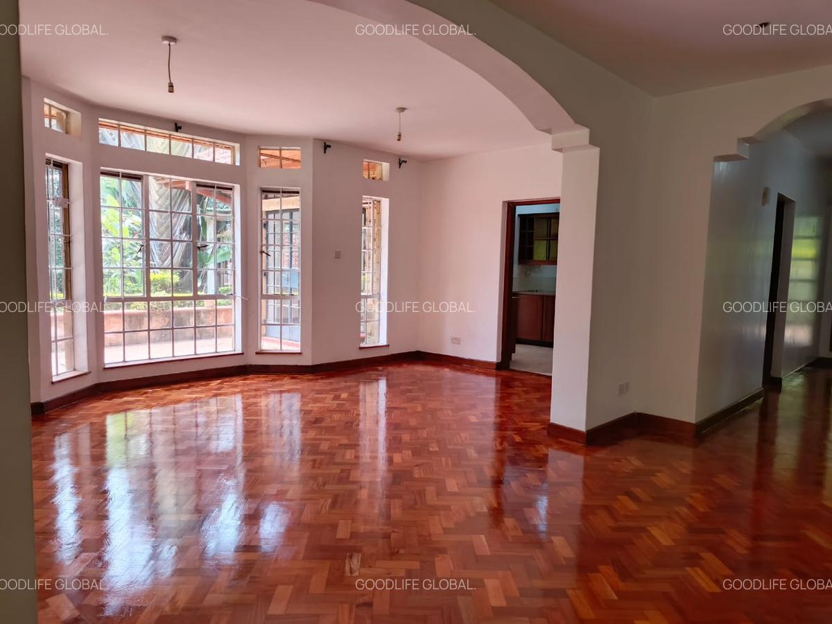 5 Bed House with En Suite at Rosslyn - 6