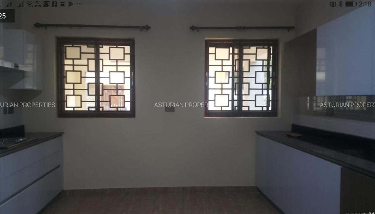 5 Bed Townhouse with En Suite in Lavington - 2