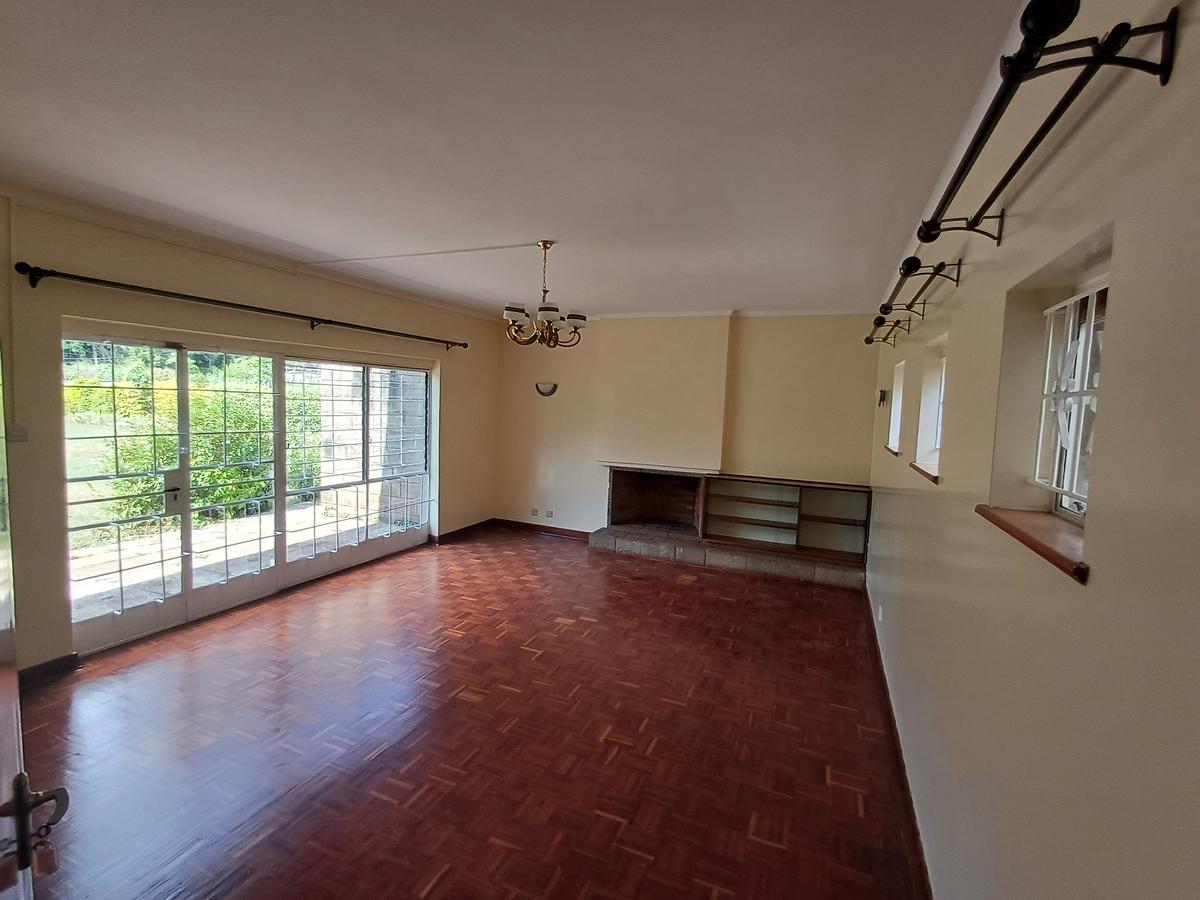 4 Bed House with En Suite in Lavington - 5