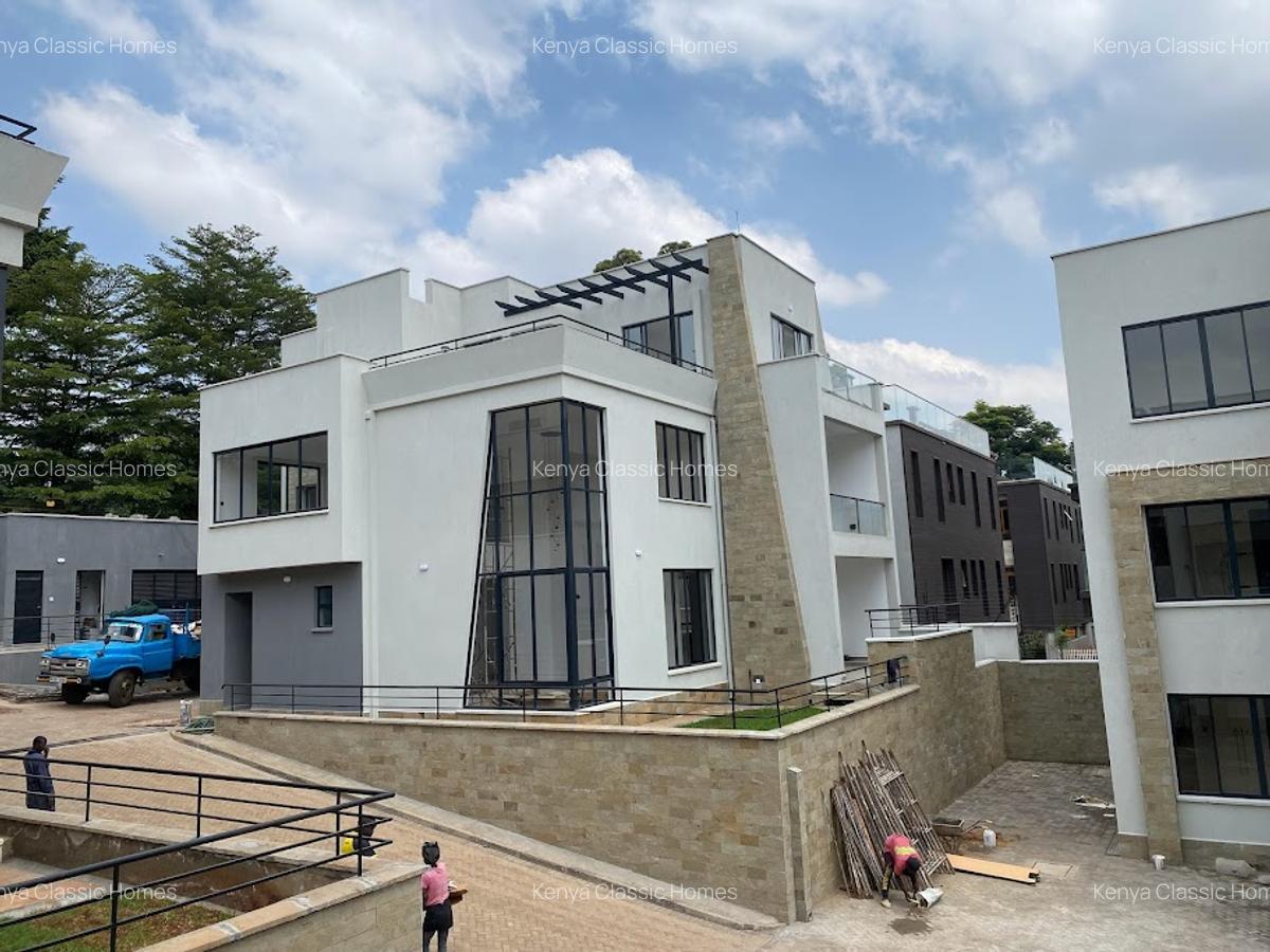 5 Bed Townhouse with En Suite at Lavington - 2