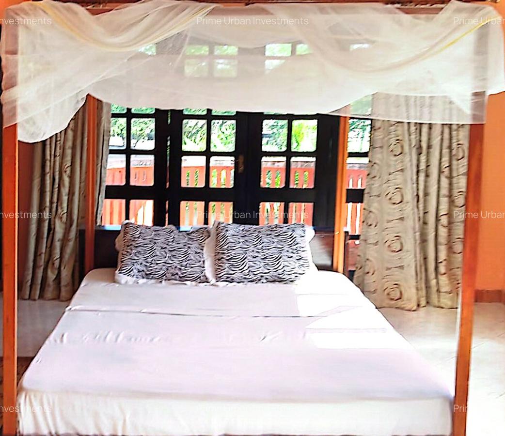 5 Bed House with En Suite at Serena Beach - 13