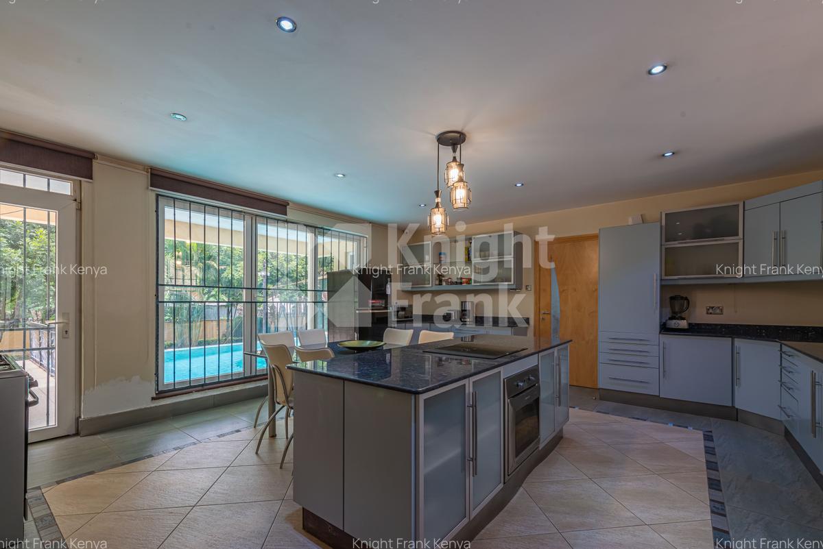 5 Bed House with En Suite at Kauria Close - 4