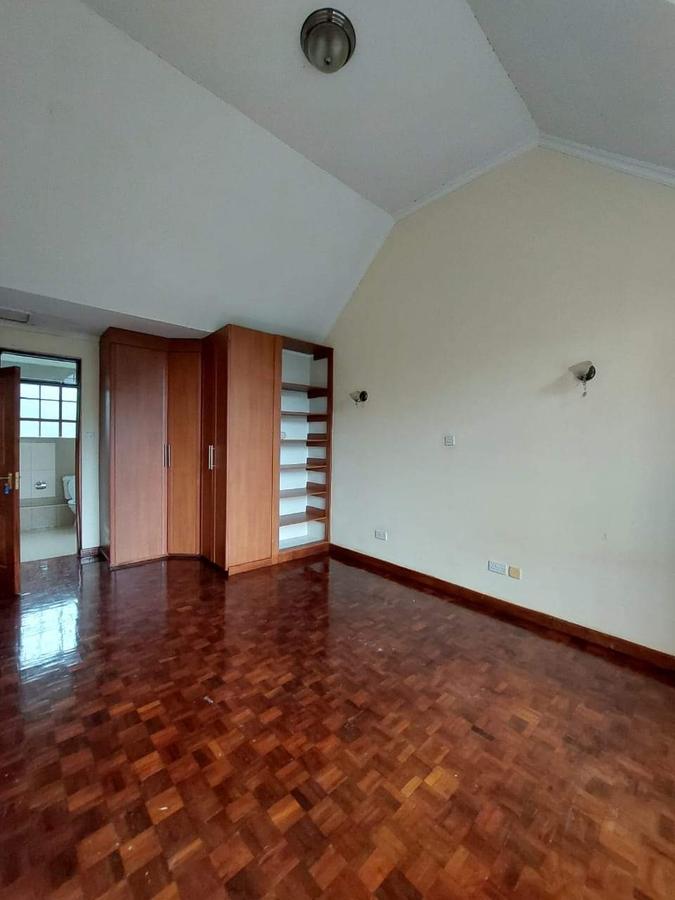 5 Bed Townhouse with En Suite at Lavington - 5