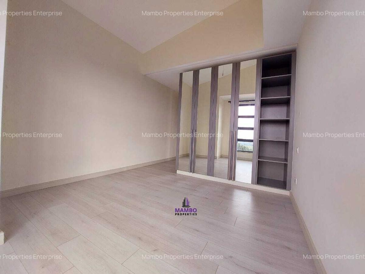 4 Bed Villa with En Suite at Redhill - 17