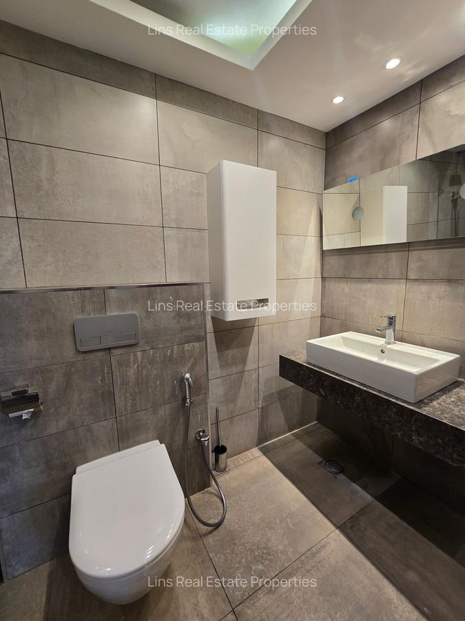 4 Bed Townhouse with En Suite in Kyuna - 16