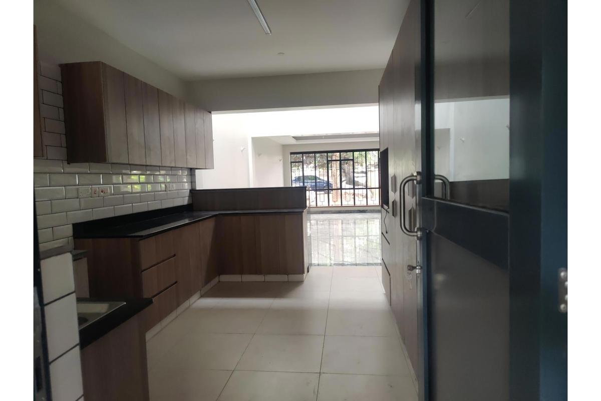 4 Bed Townhouse with En Suite in Parklands - 4
