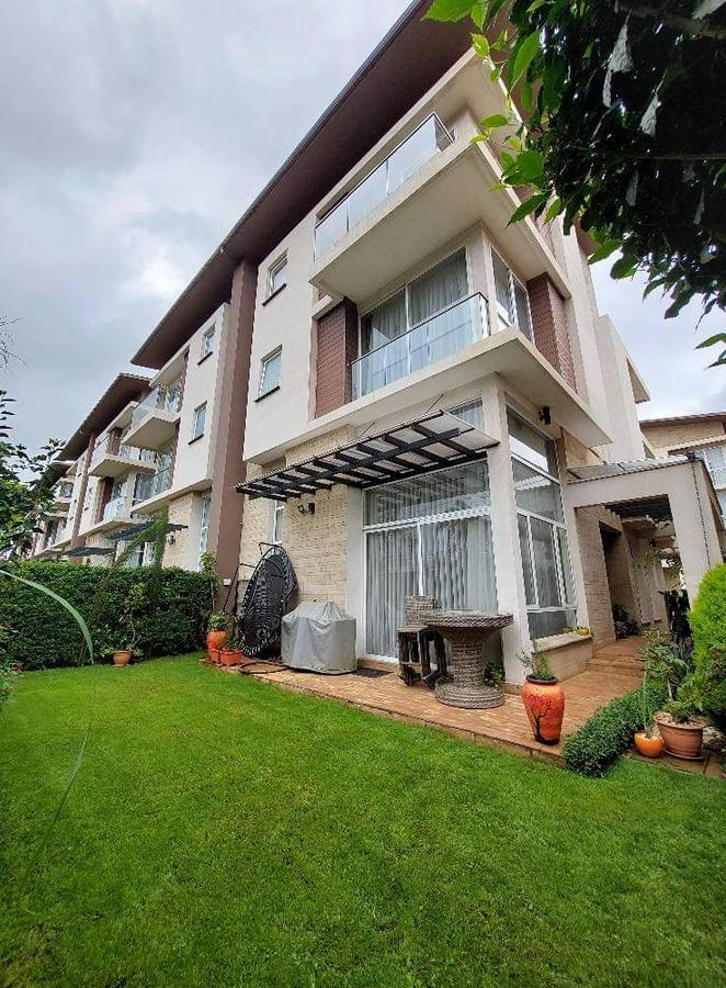 4 Bed Townhouse with Garden at Lavington - 1