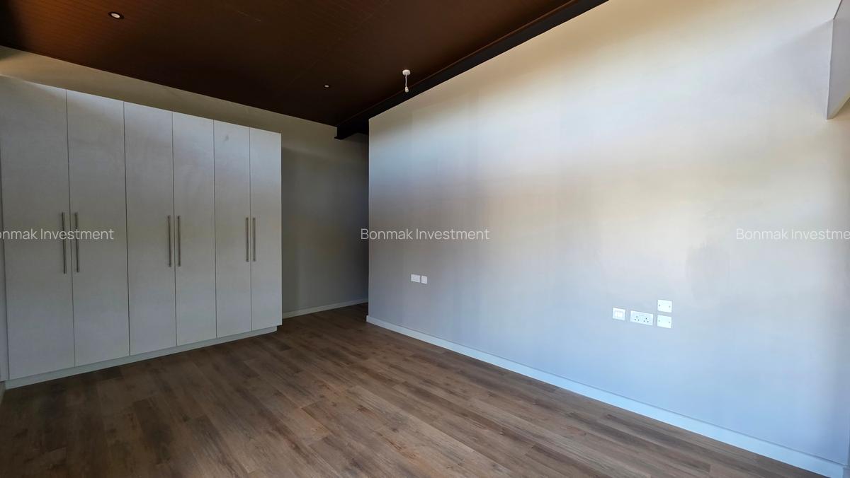 4 Bed Townhouse with En Suite at New Runda. - 19