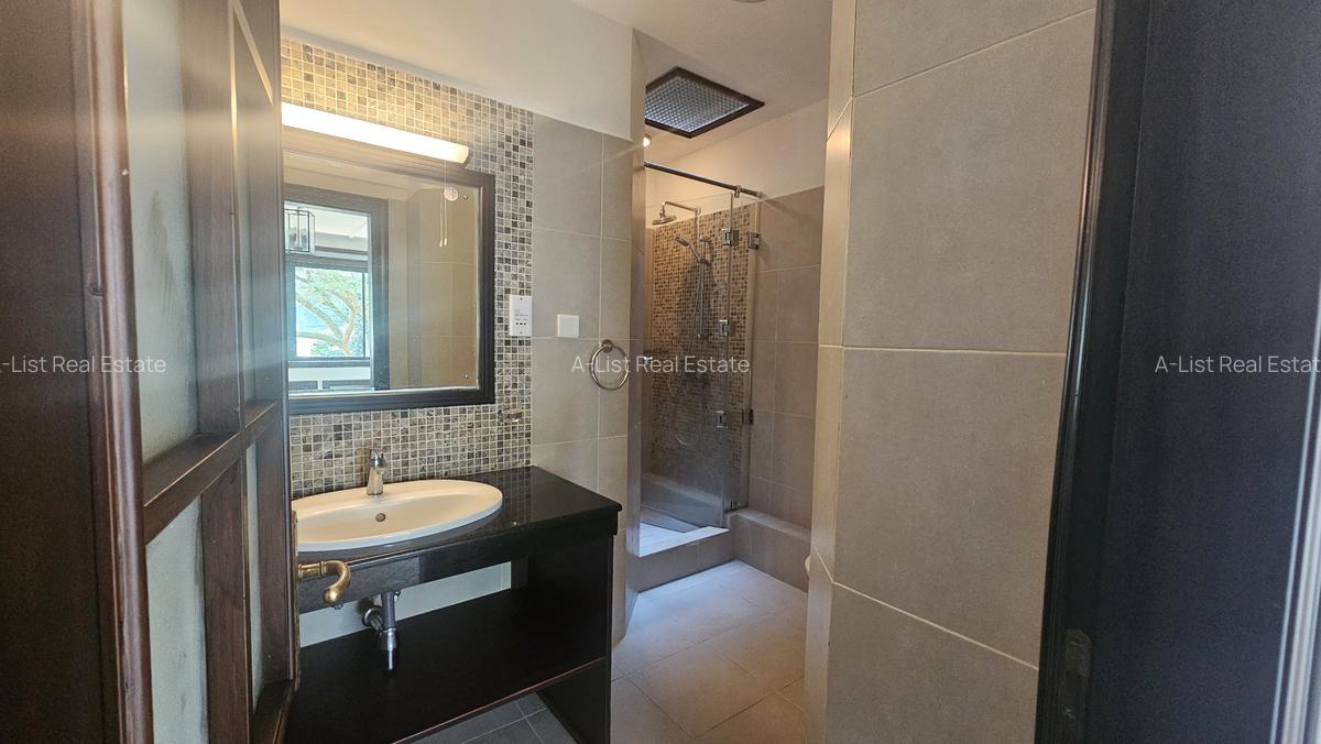 4 Bed Villa with En Suite at Kyuna Close - 8