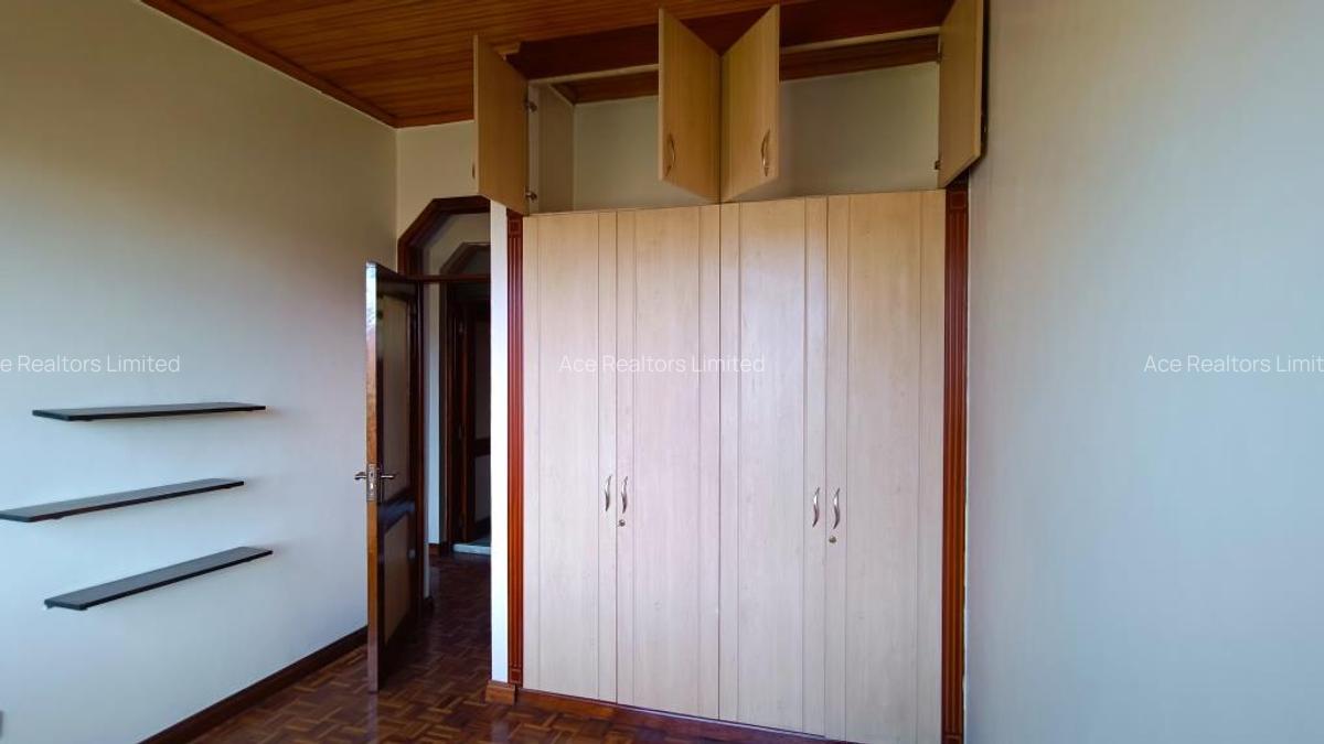 4 Bed Apartment with En Suite at Riverside Drive - 8