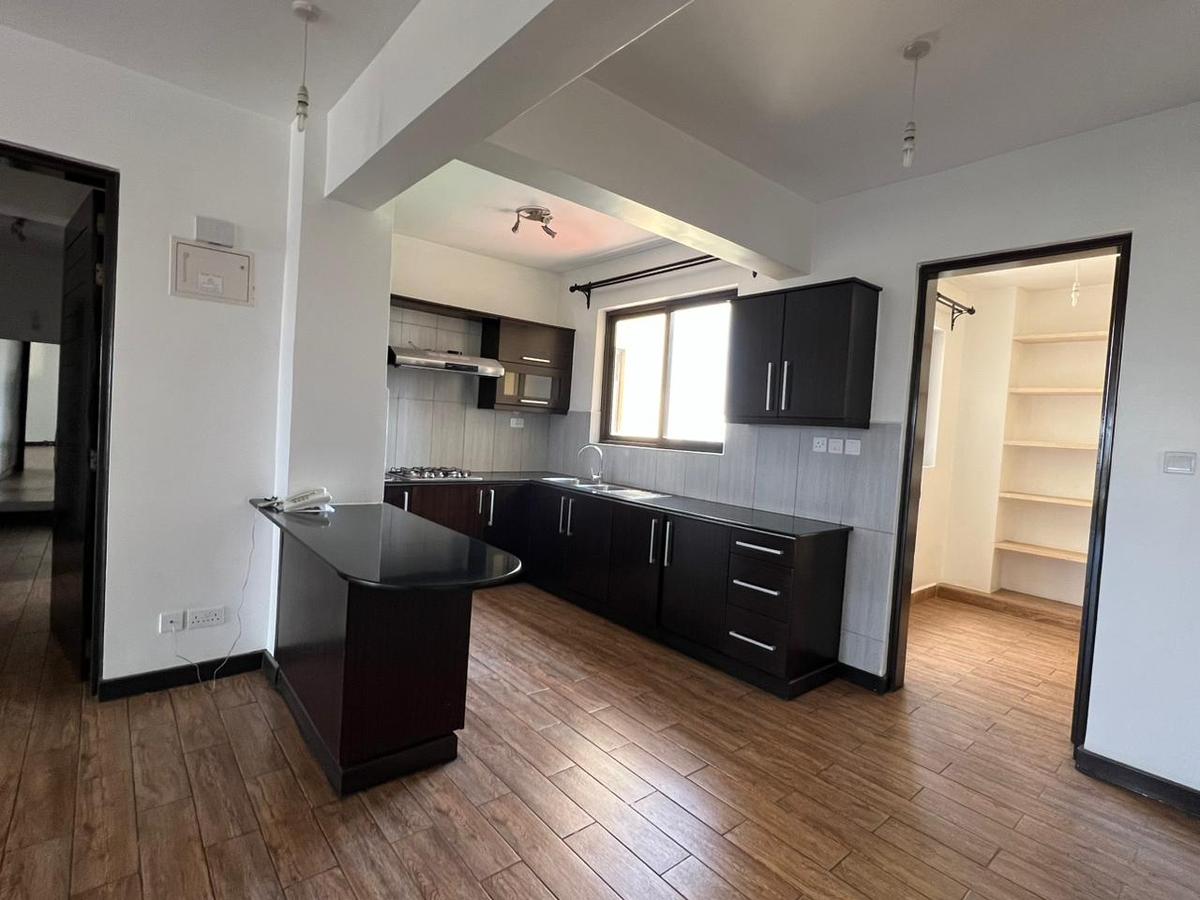 3 Bed Apartment with En Suite at Parklands - 6