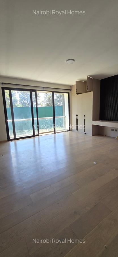 5 Bed Townhouse with En Suite at Lavington Green - 17