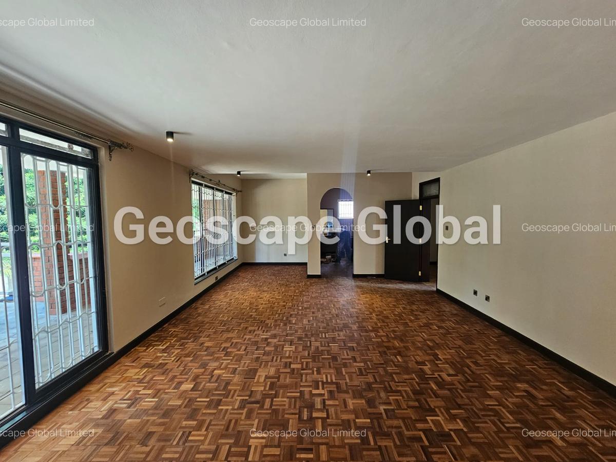 5 Bed House with En Suite in Spring Valley - 3