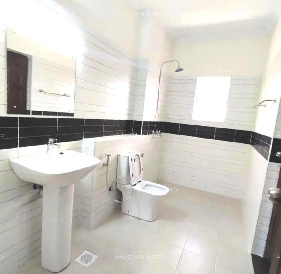 2 Bed Apartment with En Suite at Hatheru Road - 5