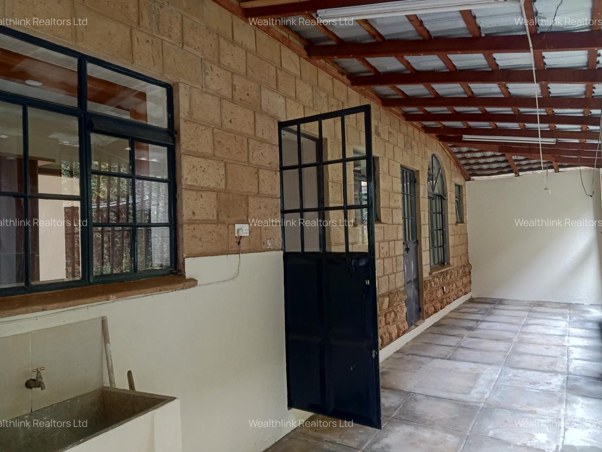 4 Bed Townhouse with En Suite at Isk - 2