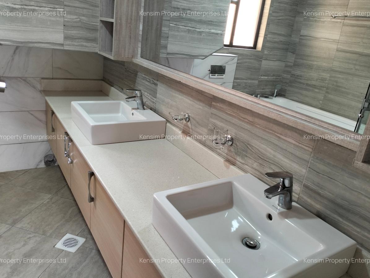 5 Bed Townhouse with En Suite in Lavington - 12