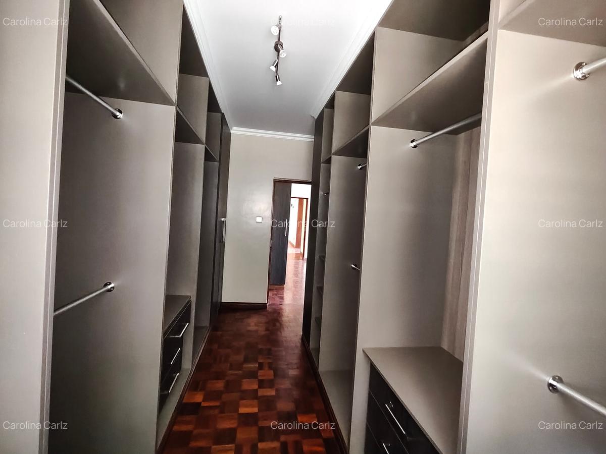 5 Bed House with En Suite in Lake View - 17