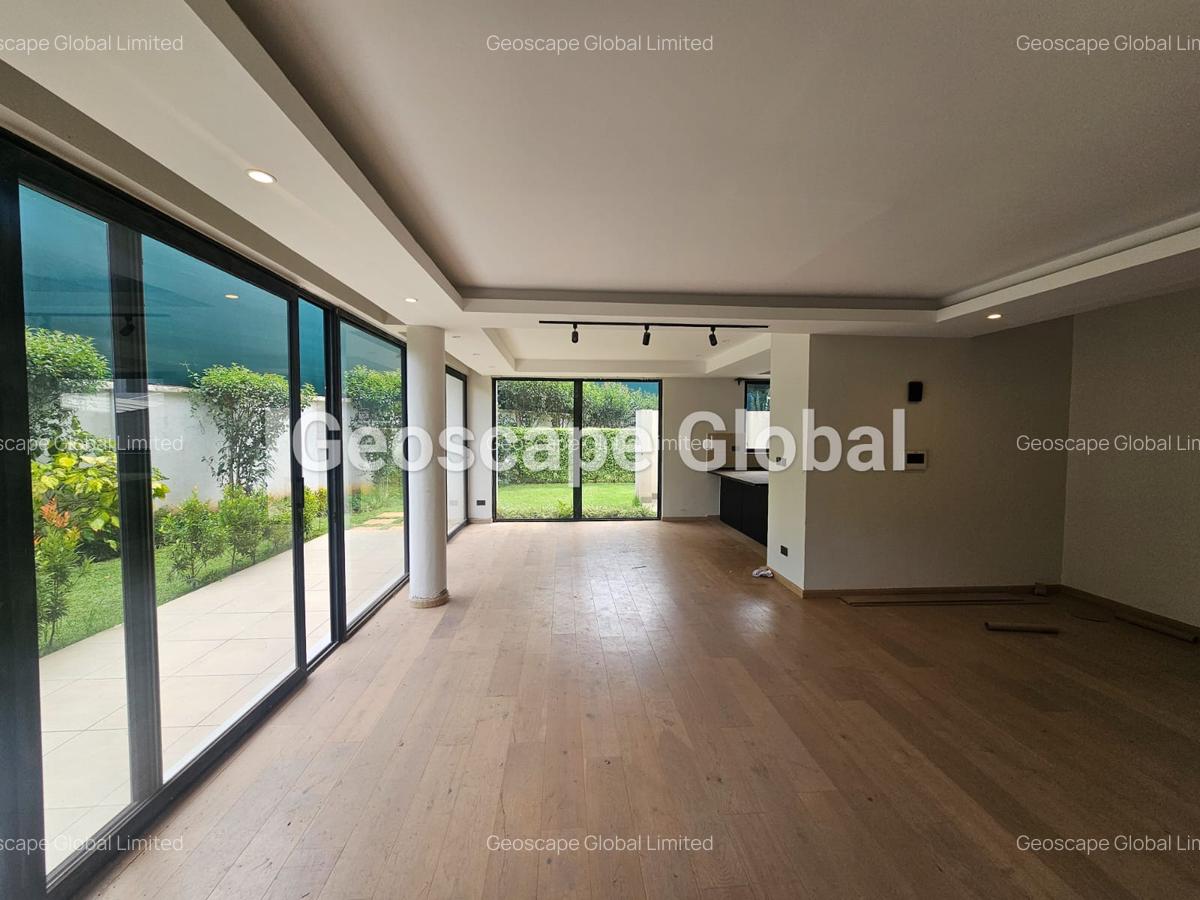 5 Bed Townhouse with En Suite in Lavington - 2