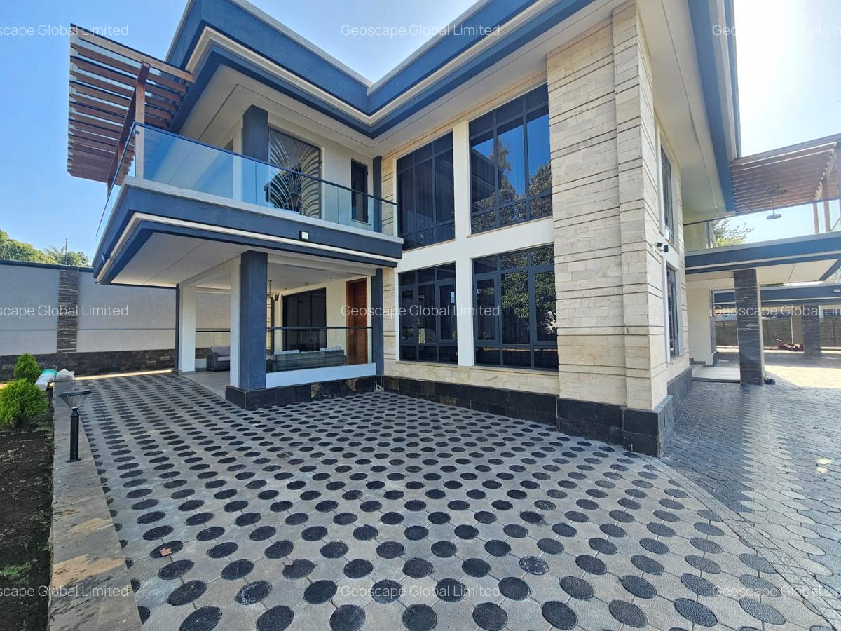 5 Bed House with En Suite in Runda - 1