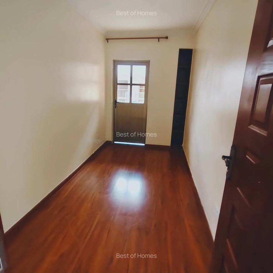 5 Bed Townhouse with En Suite at Chalbi - 3
