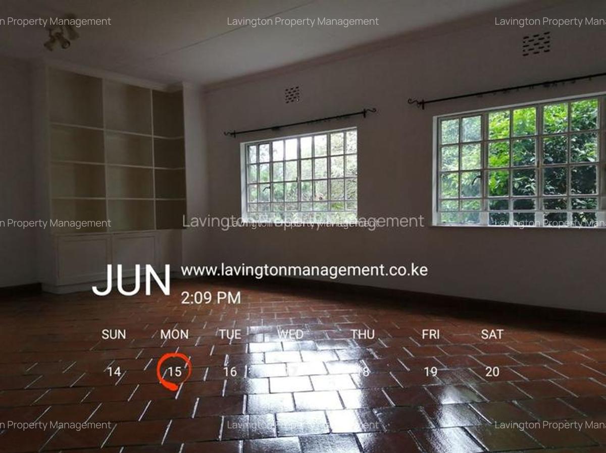 4 Bed House with En Suite at Lavington Green - 12