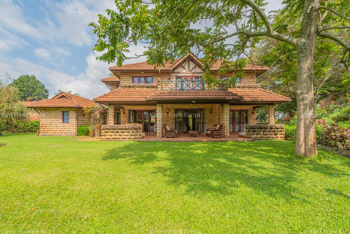 3 Bed House with En Suite in Ridgeways - 1