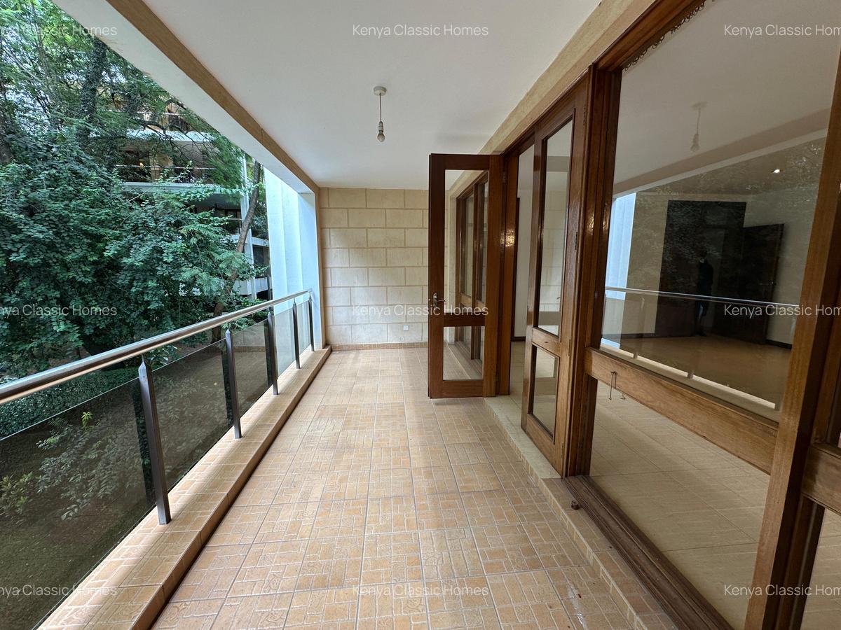 3 Bed Apartment with En Suite at Riverside - 5