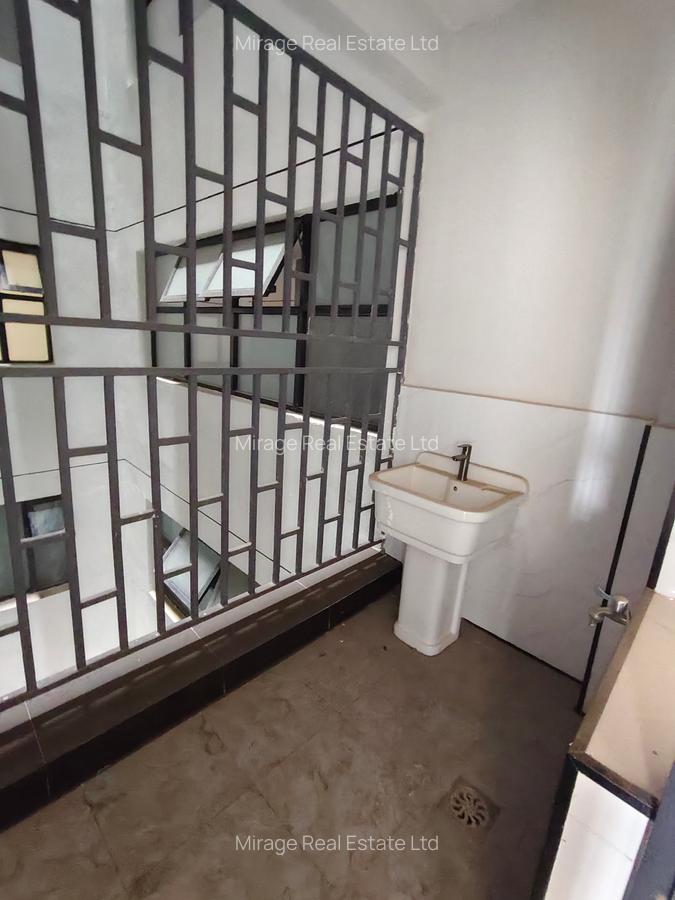 2 Bed Apartment with Swimming Pool in Kilimani - 11