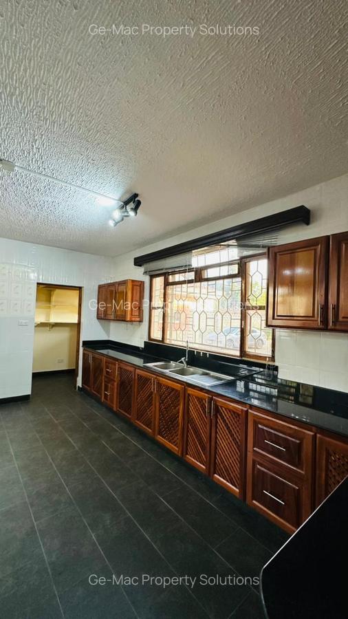 5 Bed House with En Suite in Runda - 6