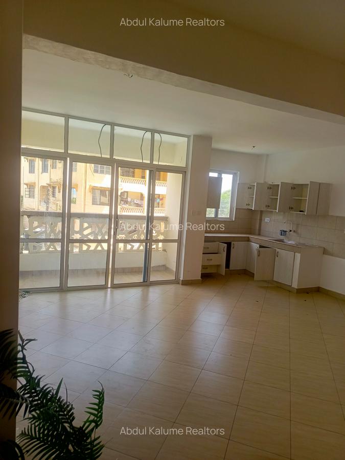 Serviced 2 Bed Apartment with En Suite at Bamburi - 7