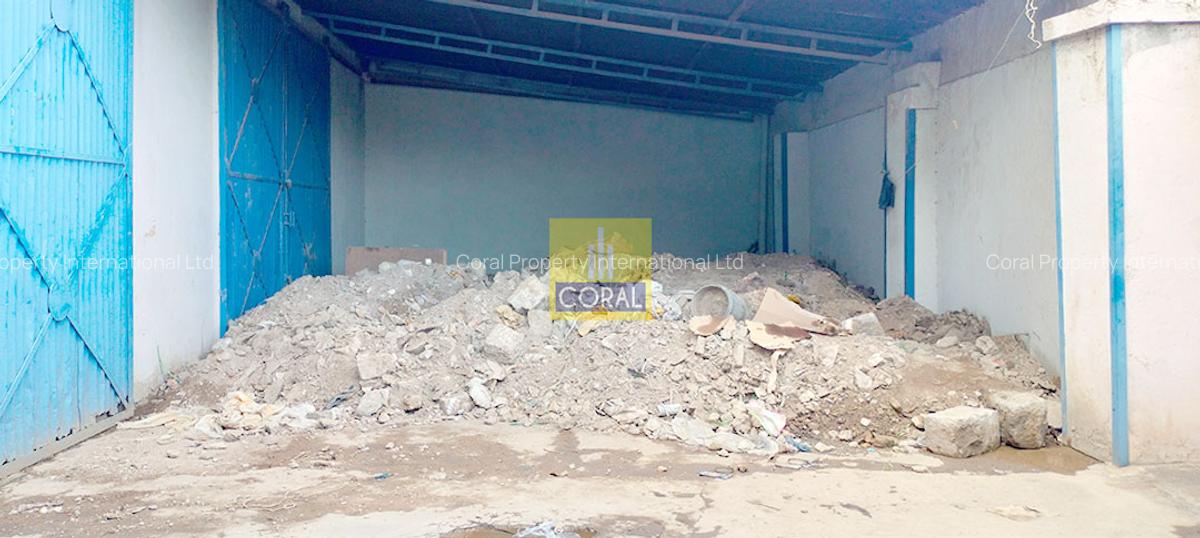 5,000 ft² Warehouse in Industrial Area - 9