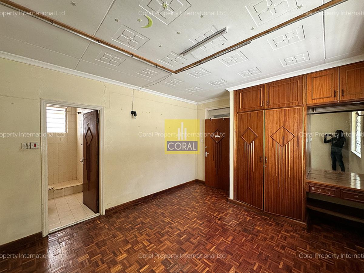 5 Bed Townhouse in General Mathenge - 8